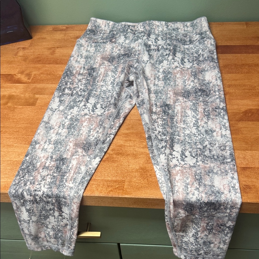 NWOT Harmony & Balance HighRise Neutral design Leggings, size Large- 23in inseam
